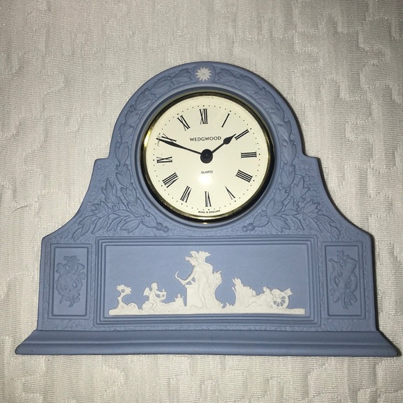 Wedgwood Blue Jasperware Desk/Shelf/Mantle Clock - Picture 1 of 6